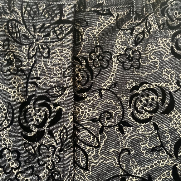 NWOT KOEL size cotton spandex. Inseam 32”. 2 back pockets button front - Picture 3 of 5